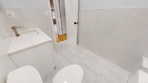 59 20 St, Huntington Station NY 11746-3202 exterior