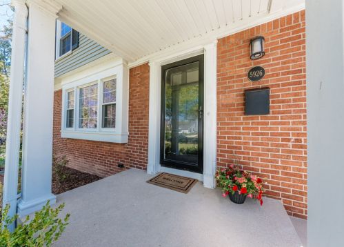 5926 Santa Monica Blvd, Milwaukee WI 53217-4619 exterior