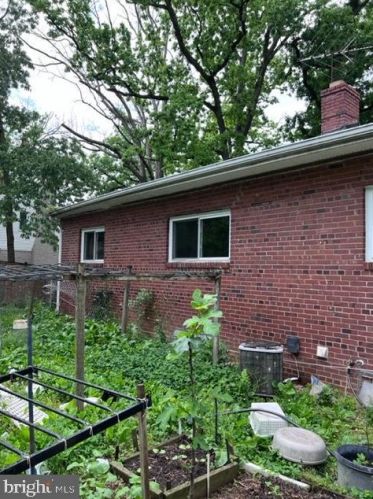 2824 James Dr, Alexandria VA 22303-1338 exterior