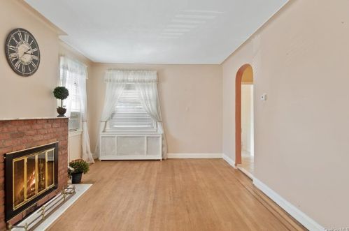 2320 Tenbroeck Ave, Bronx NY 10469-5308 exterior