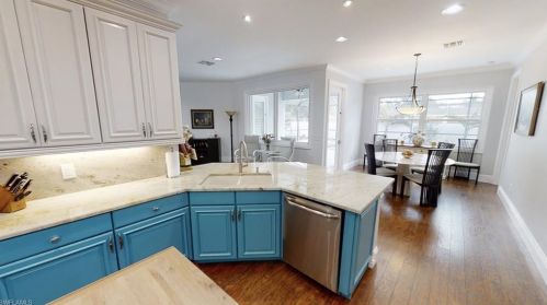 212 Old Tamiami Trl, Naples FL 34110-1142 exterior