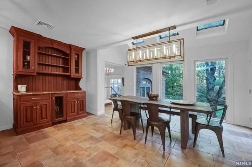 2 Toboggan Rdg Rd, Upper Saddle River NJ 07458-2521 exterior