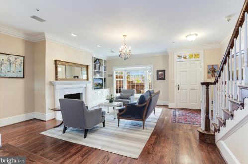 11 Wilkes St, Alexandria VA 22314-3856 exterior