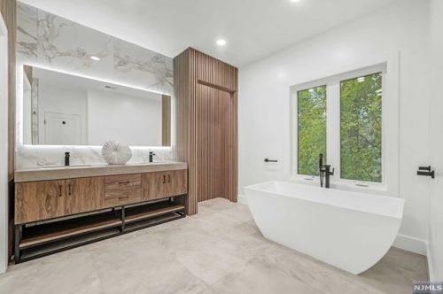 22 Lois Ave, Demarest NJ  07627-2220 exterior