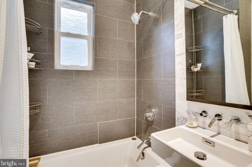 1312 Emerald St, Washington DC 20002-5431 exterior