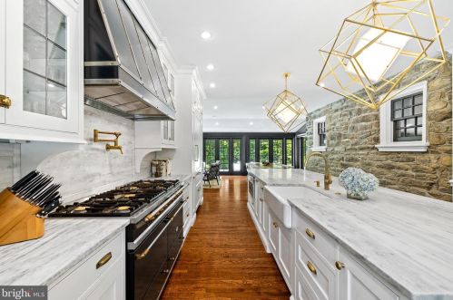 104 Mermaid Ln, Philadelphia PA 19118-3246 exterior