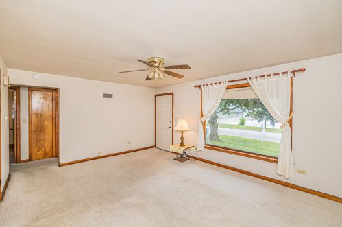 512 Dilger Ave, Waukegan IL 60085-6002 exterior