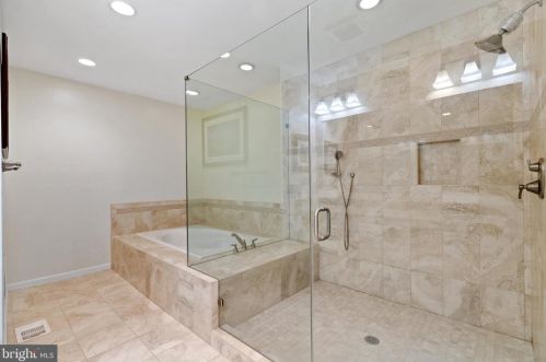 8751 Brook Rd, Mc Lean VA  22102-1507 exterior