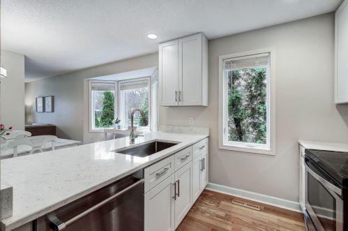 597 Holly Ave, Saint Paul MN 55102-2209 exterior