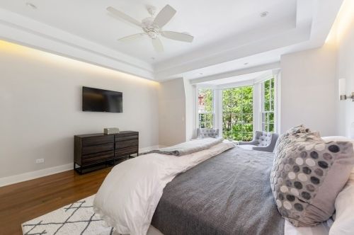 61 Elm St, Chicago IL 60610-2434 exterior