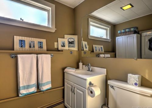 76 Boylston St, Milford CT 06461-2305 exterior