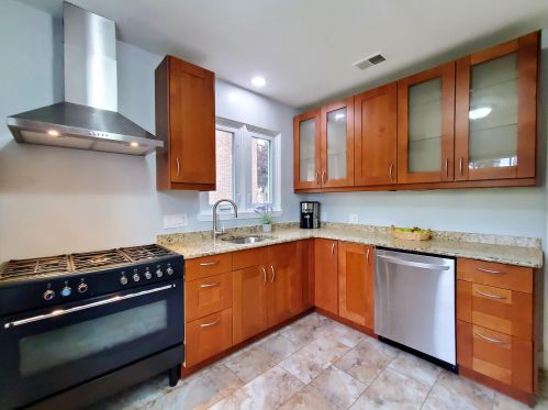 2791 70th St, Milwaukee, WI 53210-1222