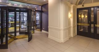 200 Chestnut St, Chicago IL  60610-3112 exterior