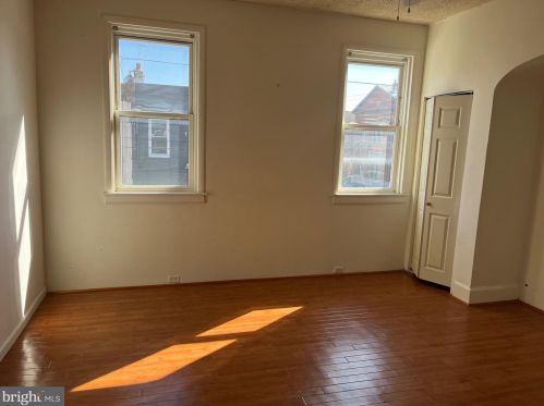 2038 5 St, Philadelphia PA 19148-2548 exterior