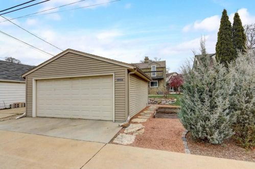 2335 54 St, Milwaukee WI 53219-3352 exterior