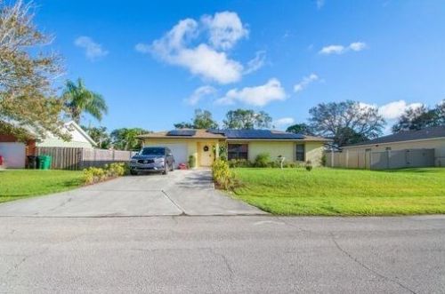 2173 Gaslight St, Fort Pierce FL  34952-7330 exterior