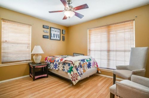 408 Douglas St, Burleson TX 76028-3547 exterior