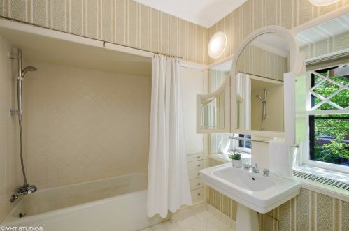 1442 Astor St, Chicago IL  60610-1615 exterior