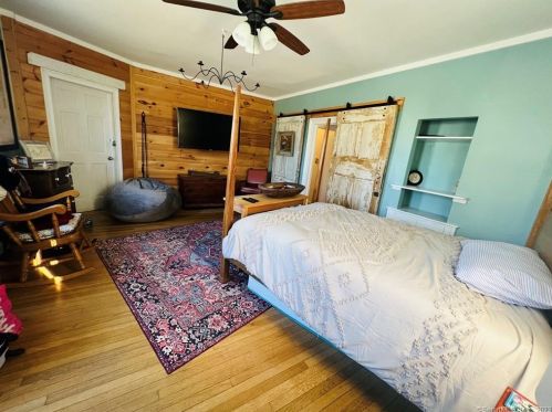 294 Broad St, Killingly CT 06239-3604 exterior