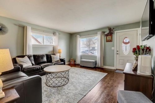 4615 48th St, Milwaukee, WI 53220-4113