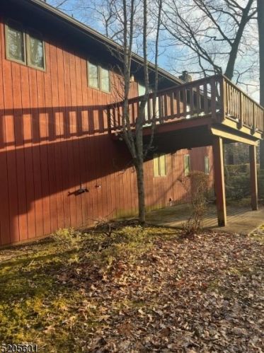 16 Vanderbilt Dr, Livingston NJ 07039-6102 exterior