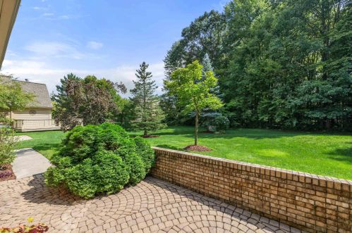 52064 Southview Rdg, Macomb Township MI 48042-1120 exterior