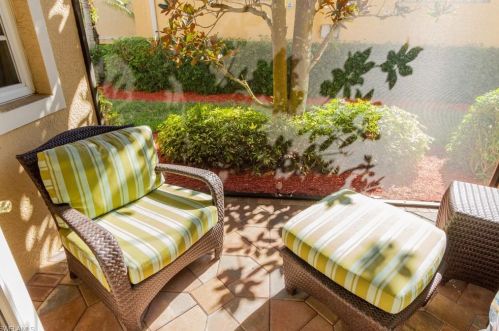 5962 Hammock Is Cir, Naples FL 34119-4649 exterior