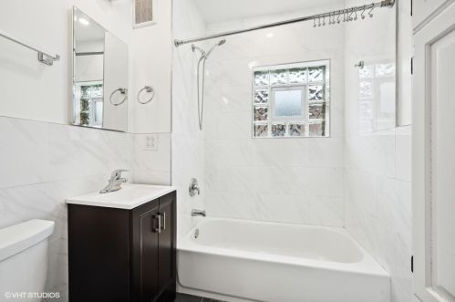 2455 Winona St, Chicago IL 60625-2504 exterior