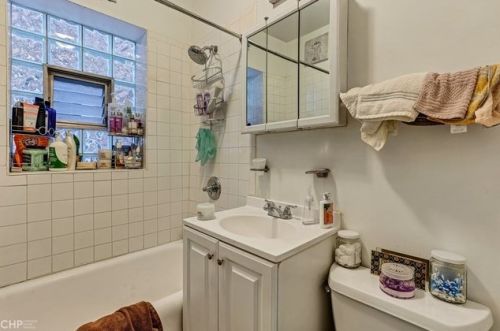 8516 Bennett Ave, Chicago IL 60649-4007 exterior