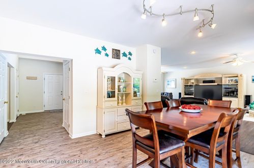 660 Berkeley Ave, Berkeley Township NJ 08721-3703 exterior