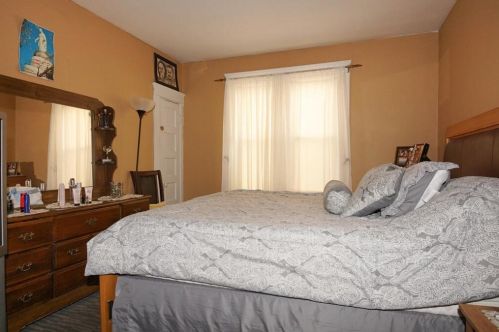 10 Bedford Ave, Worcester MA 01604-4739 exterior