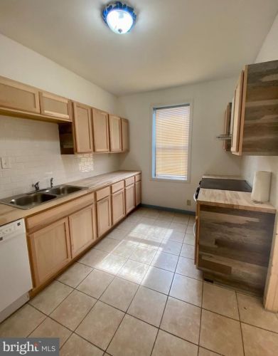 1924 4 St, Philadelphia PA 19122-2206 exterior