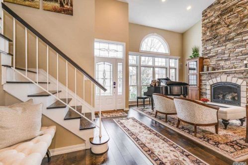 90 Hamlet Dr, Commack, NY 11725-4441