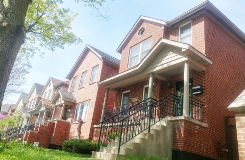 3812 Paulina St, Chicago, IL 60609-2057