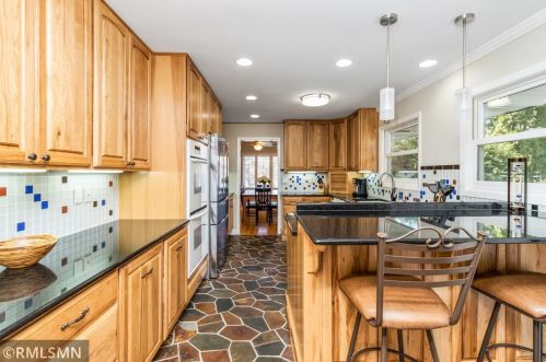 1907 Hampshire Ave, Saint Paul MN 55116-2401 exterior