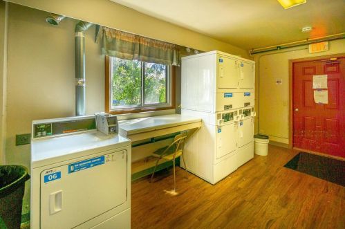 1004 Sunnyvale Ln, Madison WI 53713-4773 exterior