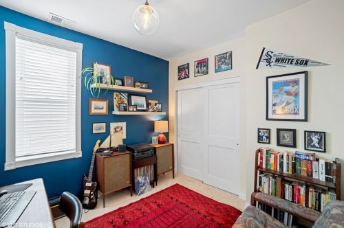 3067 Gresham Ave, Chicago IL 60618-6708 exterior