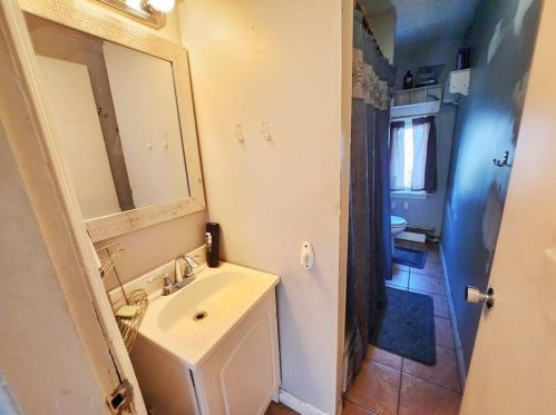 39 Vandewater St, Providence RI 02908-1623 exterior