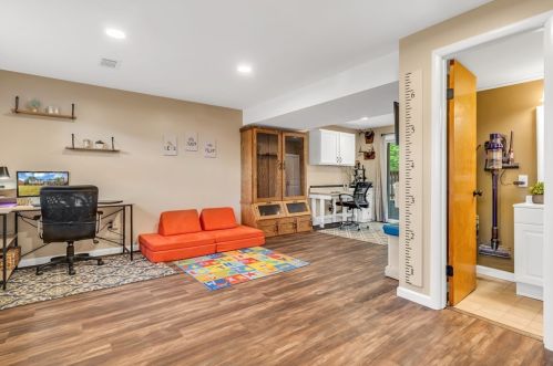 165 Conneaut Dr, Pittsburgh PA 15239-2630 exterior