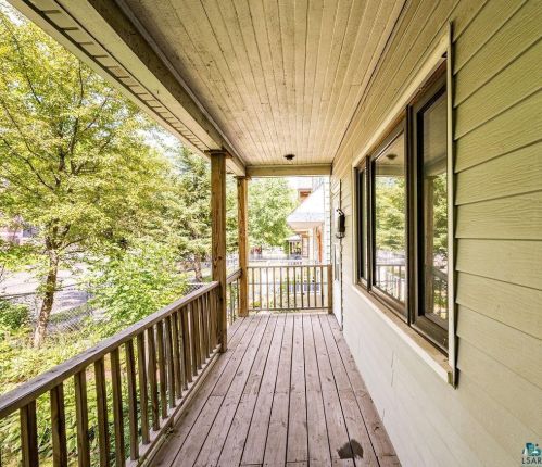 2712 3rd St, Duluth, MN 55806-1843