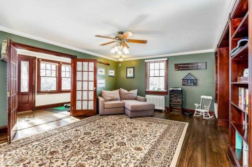 33 Ketewamoke Ave, Babylon NY 11702-1906 exterior