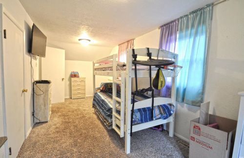 214 Lawrence St, Mishawaka IN 46545-6123 exterior