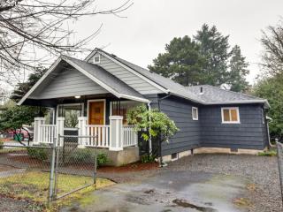 10303 Martins St, Portland, OR 97266-4221