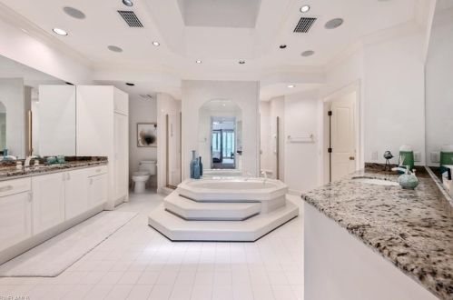 30 Casa Mar Ln, Naples FL 34103-3685 exterior