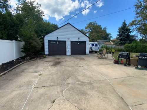 19 Gardenia Dr, Commack NY 11725-4109 exterior