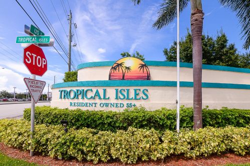 202 Mangrove Bay Pl, Fort Pierce FL  34982-7929 exterior