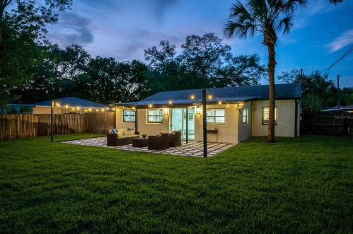 3912 Bay View Ave, Tampa FL  33611-1234 exterior