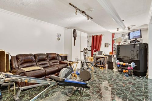 588 165th St, Bronx NY 10459-3273 exterior