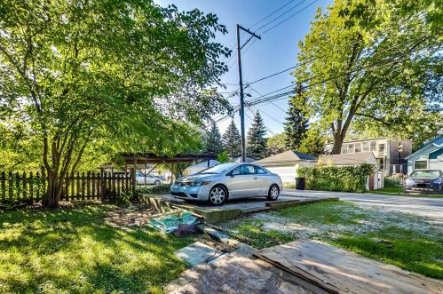 1818 Lunt Ave, Chicago IL 60645-3005 exterior