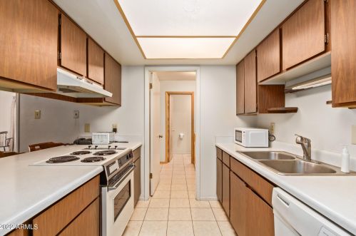 15014 37 Ave, Phoenix AZ 85053-5508 exterior